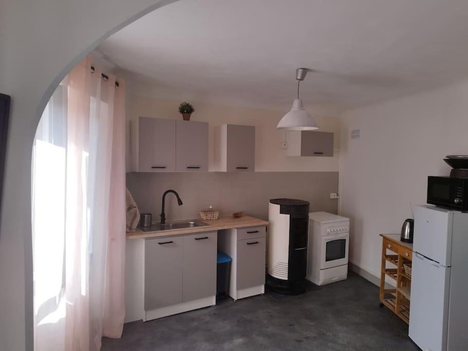 Jolie Maison De Bourg Tout Equipee 10Km D'Ambert Saint-Amant-Roche-Savine Екстер'єр фото