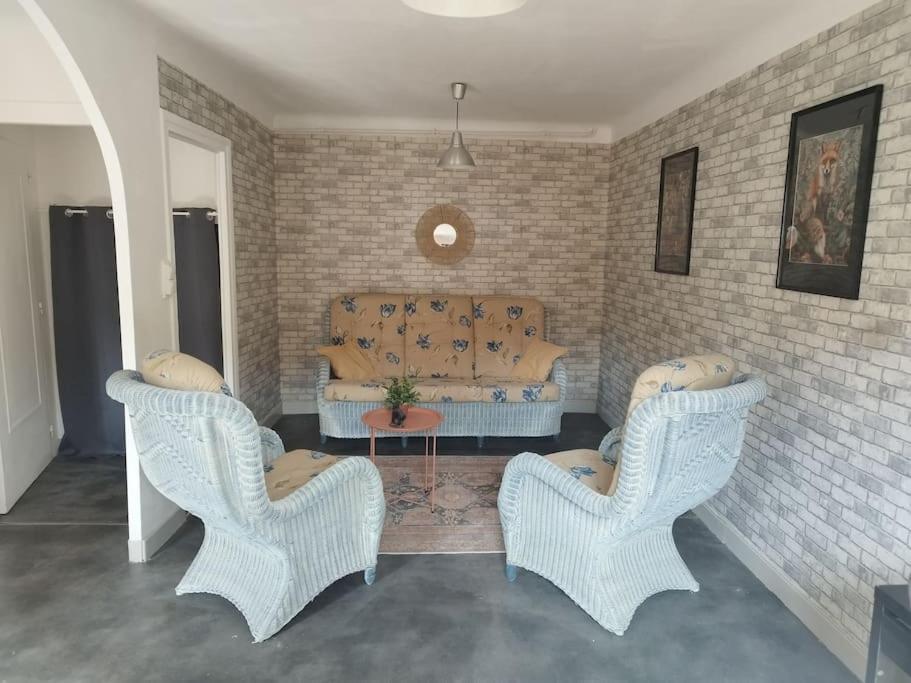 Jolie Maison De Bourg Tout Equipee 10Km D'Ambert Saint-Amant-Roche-Savine Екстер'єр фото