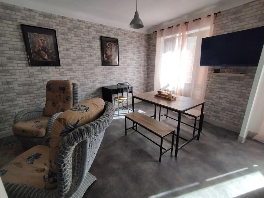 Jolie Maison De Bourg Tout Equipee 10Km D'Ambert Saint-Amant-Roche-Savine Екстер'єр фото