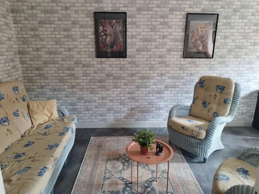 Jolie Maison De Bourg Tout Equipee 10Km D'Ambert Saint-Amant-Roche-Savine Екстер'єр фото