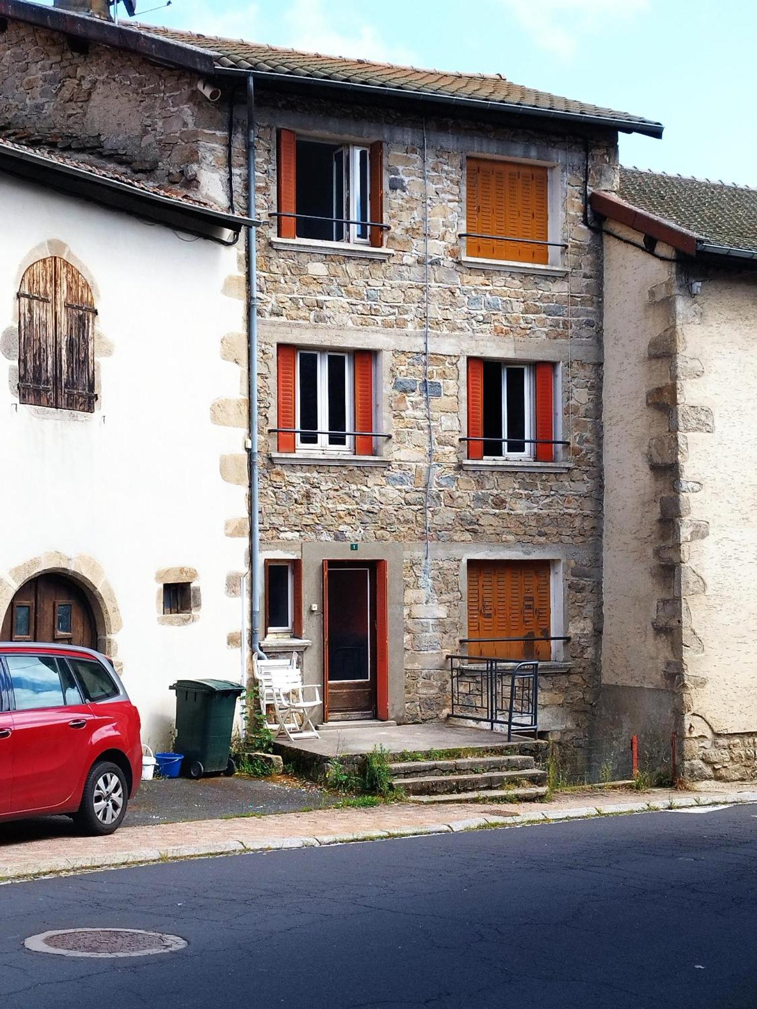Jolie Maison De Bourg Tout Equipee 10Km D'Ambert Saint-Amant-Roche-Savine Номер фото